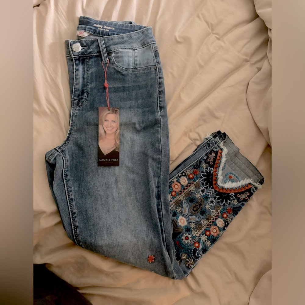 NWT Laurie Felt floral embroidered jeans
